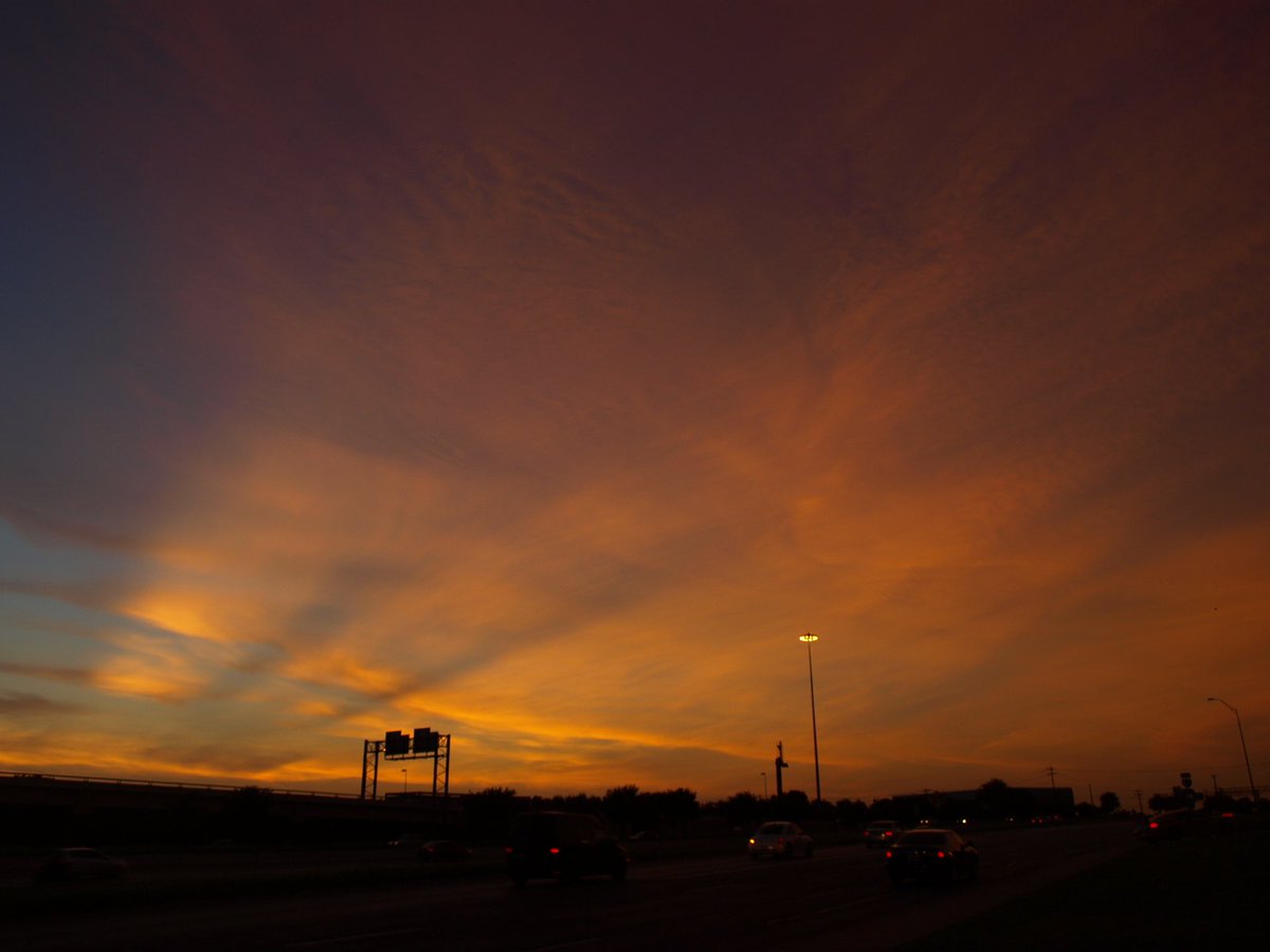 Great Sunset in Austin tonight @TexasSunsets @TxStormChasers @MarkM_KVUE @WeatherNation @sunset_wx