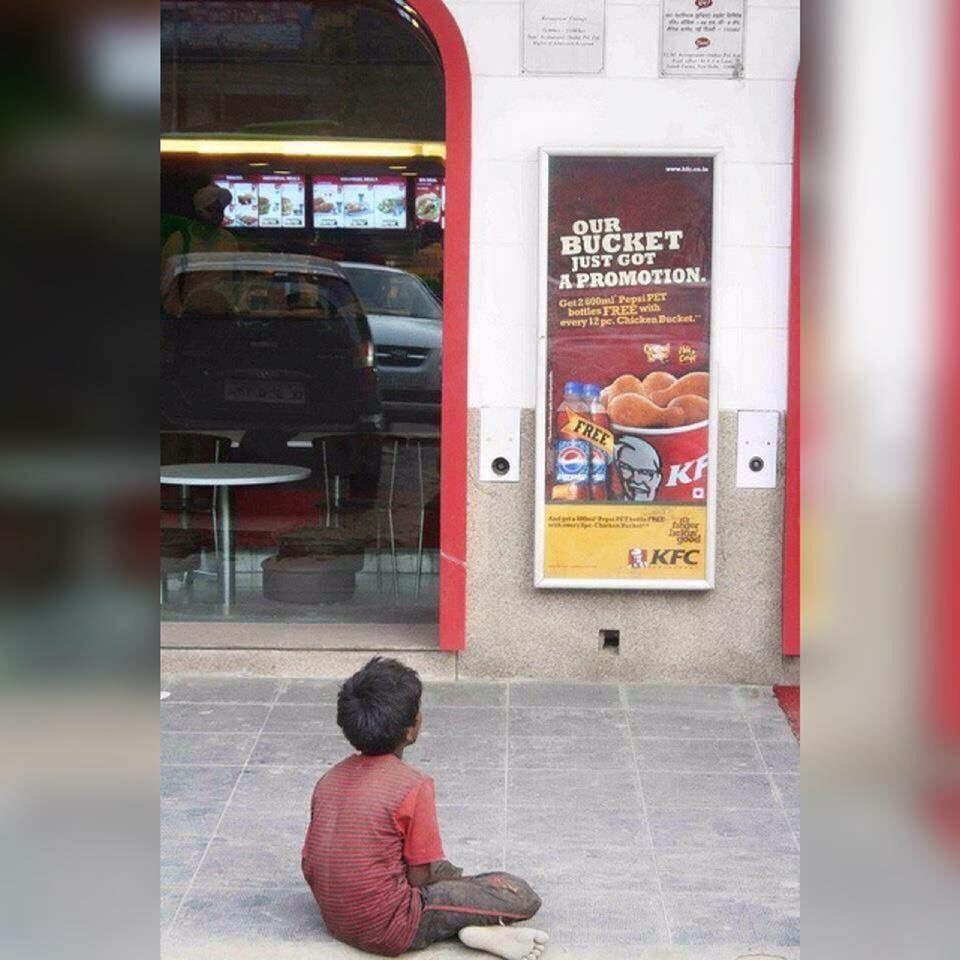 ينظُر إليها وكأنّها غاية أو أمنية أو حتّى حُلم .. وأتسائل؛ أيّ انكسارٍ يسكُن قلبه.