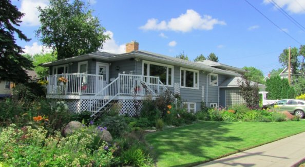 saskhouses's tweet photo. #NewListing - 1039 Colony Street, Saskatoon Varsity View https://t.co/leUywg2wi6 #yxe #VarsityView https://t.co/okLy3KvTHn