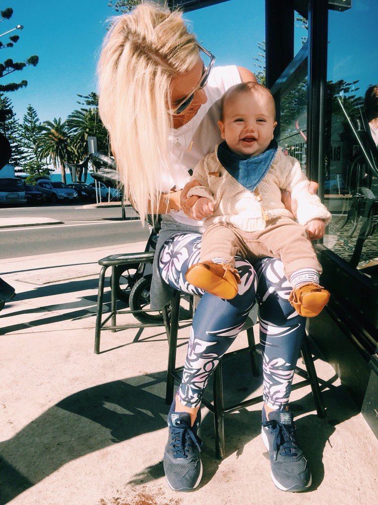 beckjstevens's tweet photo. Coffee date with this little spunk Hunter!  @lindabaxy 🍼☕️💙 https://t.co/mQCPt7IPYR