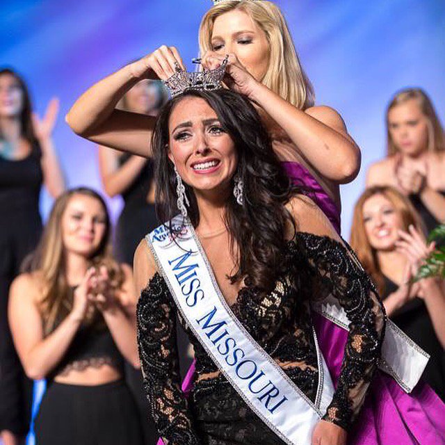 MissAmericaMO's tweet photo. One year ago today my life was changed forever 💖 I am holding onto every second of these extra 5 days. #MissMo2015 https://t.co/8rCXJ93991