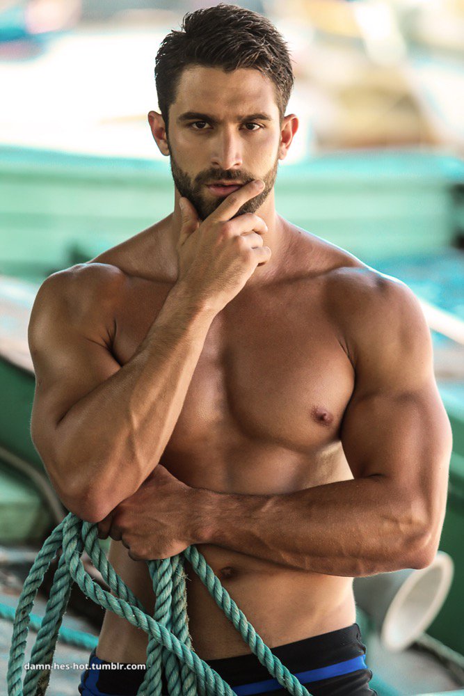 Nickplus33Nick's tweet photo. #beardedstud https://t.co/TIvRoAyx0w