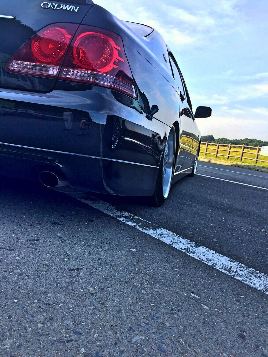 kajesta_002's tweet photo. 車高下げたから固定ツイート更新✌️
#18クラウン 
#車好きと繋がりたい 
#愛車を晒すとrtされてフォロワーさんが増えるらしい https://t.co/8yMWsnLuMX