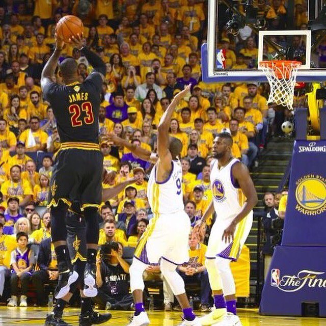 Raycarcci20's tweet photo. Road Cavaliers #NBAFinals #game 6 https://t.co/TrgdDUfZ8I