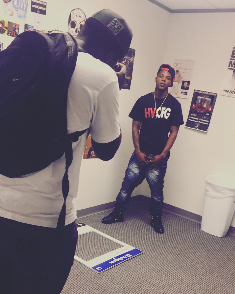 meezy2swiggle's tweet photo. #28HrsOTW📀 #HVCFG⚓️ #June28th🔥 #HustlaVisionWorldwide🌐 @BABIDEE_HV28 ✔️✔️✔️✔️✔️✔️ https://t.co/sIjdSuNA5x