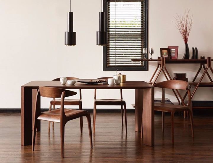 工業デザイナー奥山清行氏デザインのシェルフ「アーチ」。お気に入りの