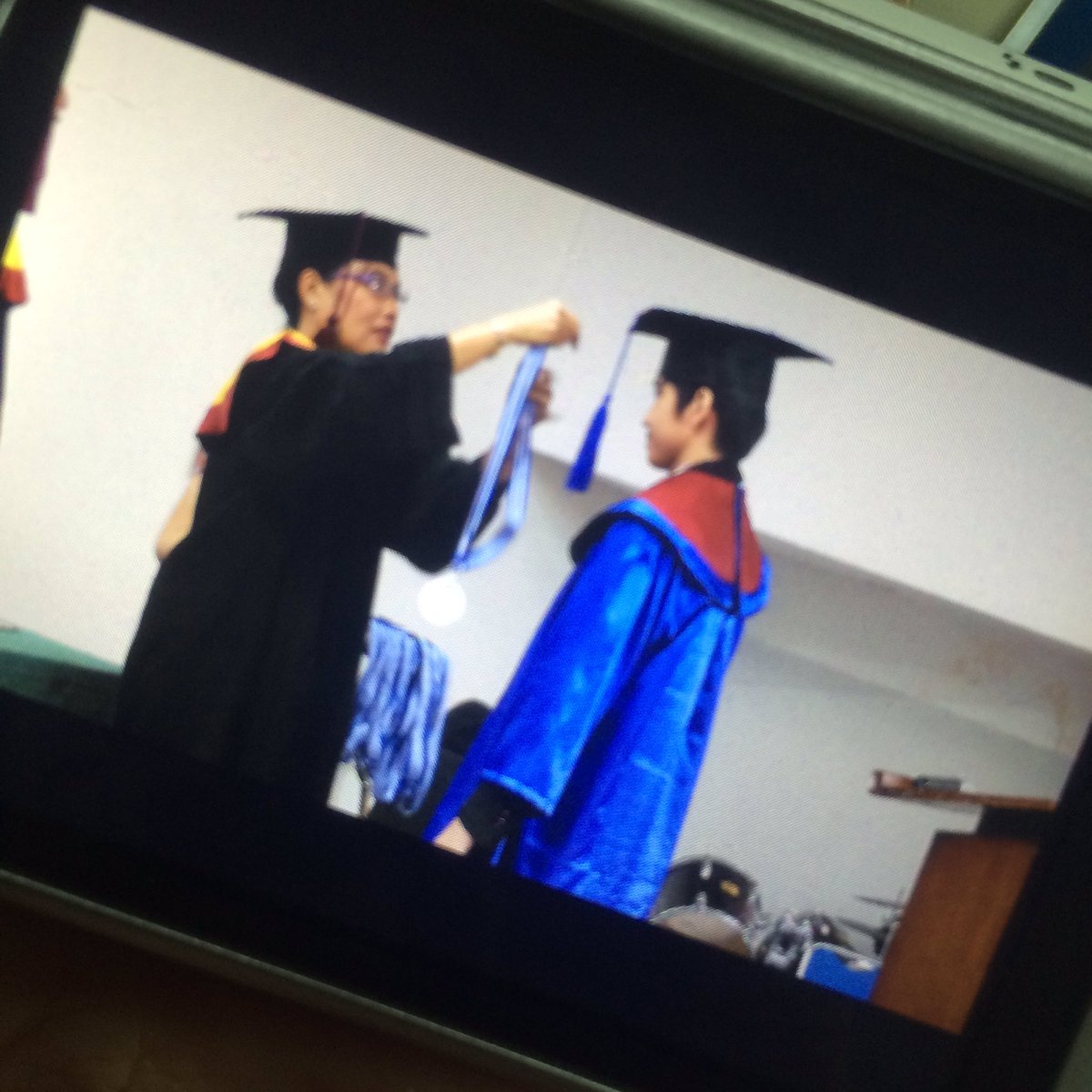 jcvrnd19's tweet photo. Habis dari graduationnya Adik, hahah, curang dia pake toga duluan, hahahah😂
Happy Graduation, proud of you😁 https://t.co/minJIxM4nJ