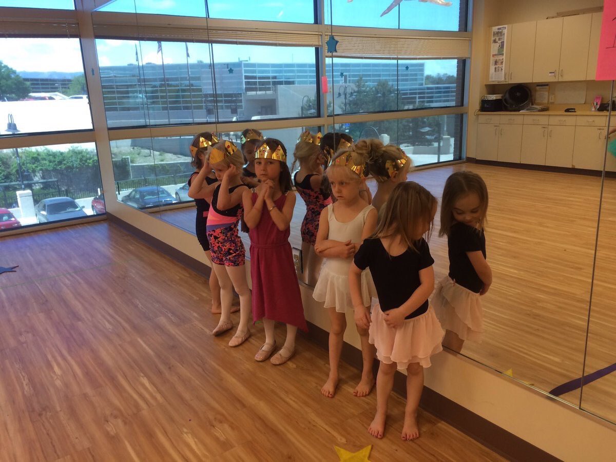 CommonDanceLife's tweet image. We all do it, don't lie