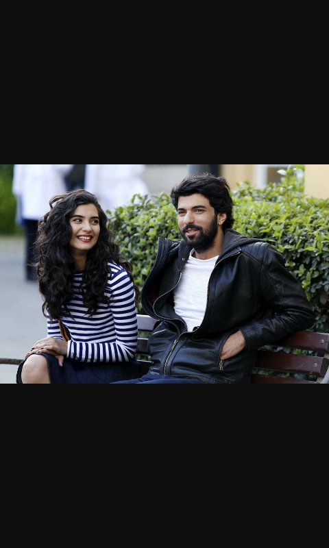 ❥ 🎸 

حدِيثُ العُشّآق ، لذيذٌ جداً ، بِـ نَگهة التُوت
 لـآ يملّون مذآقُه أبداً مهمآ گثر تنآوله ،.