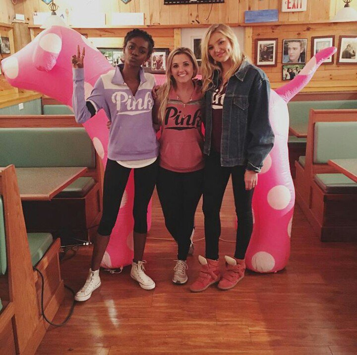 NewsHilbert's tweet photo. Rachel and Zuri with fans 😍 #CAMPPINK https://t.co/SVJwzg6Y3B