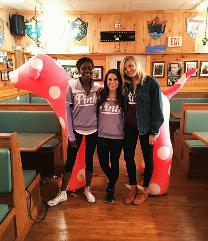 NewsHilbert's tweet photo. Rachel and Zuri with fans 😍 #CAMPPINK https://t.co/SVJwzg6Y3B