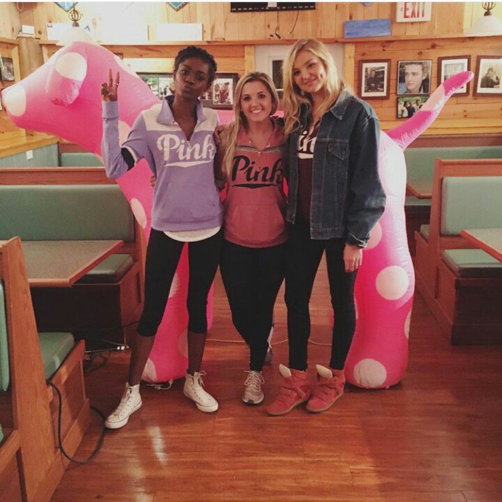 NewsHilbert's tweet photo. Rachel and Zuri with fans #CAMPPINK https://t.co/Uj6fjZagqW