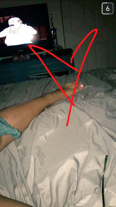 got my first foot nudie. 😩😍 https://t.co/Yo9EYxD6qv