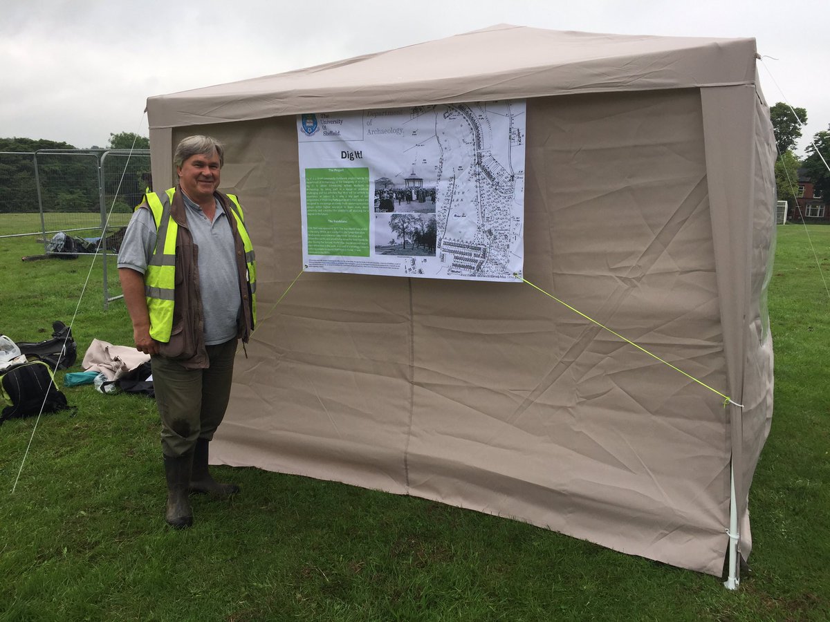 DigIt_TUOS's tweet image. Colin Merrony of @UniShefArch with our outreach material at Firth Park #bandstand #archaeology