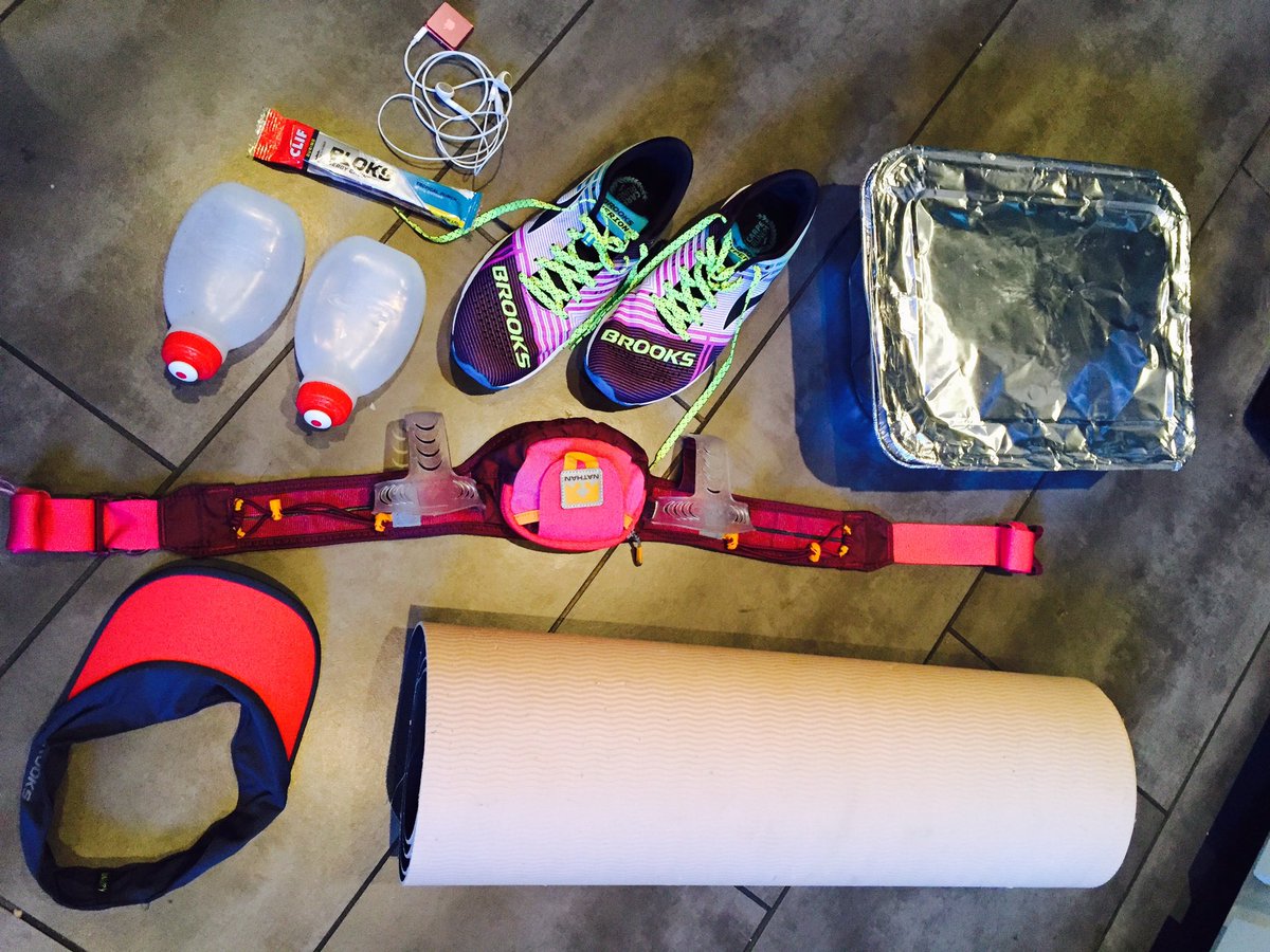 BrooksRunningCA's tweet photo. GEAR BAG by Mickie
What's tinfoil thing? Fruit for the gang, big hit after hot sweaty training session #Hyperions https://t.co/OM60iNY5pg