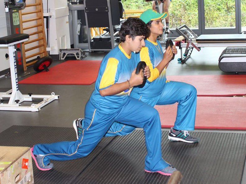 TheRealPCB's tweet photo. Pakistan Women Team training session in Leicester 
For more pictures: https://t.co/vqxtnigVKE https://t.co/RkkO4Ws8IC