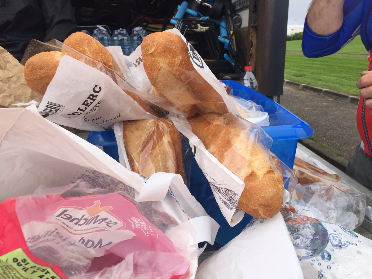 Head2Head2016's tweet photo. Lunch al fresco #H2H2016. https://t.co/4GoAHawx8X