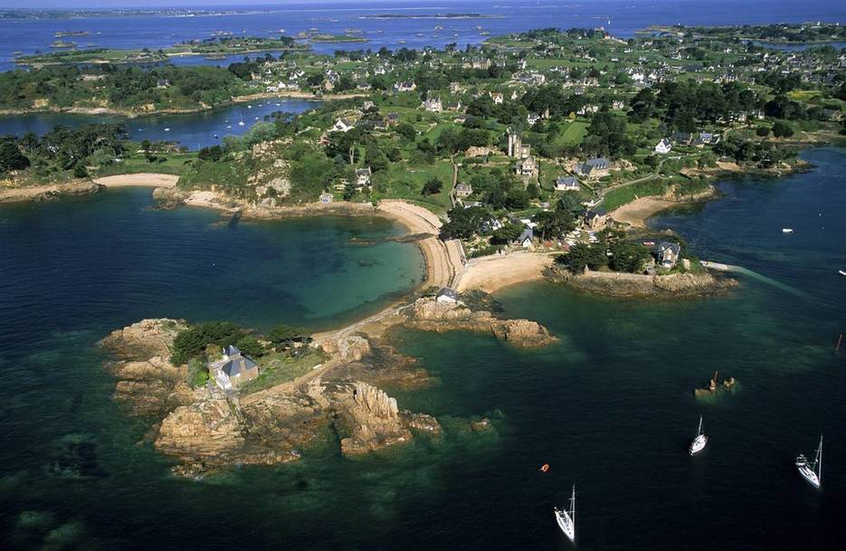 MaBretagne_com's tweet photo. Les plus beaux spots de l’île de Bréhat -  https://t.co/4tQAjTypAZ #Tourisme #Bretagne https://t.co/TT9rII7dTS