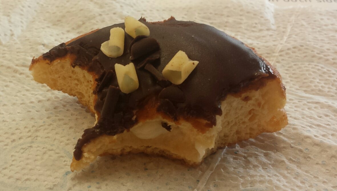MichaelWDVLL's tweet photo. Think we'll have an @ebuildjoinery day every day if we get donuts! Cheers Si!  @SteffWDVLL @WoodvilleAcc https://t.co/p7nDT1wDM3