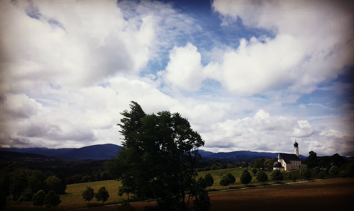 thehillsmover's tweet image. Entering Austria. Looking forward to practice some #postprogressive #yodel with @eamon_mcgrath  tonight in #feldbach