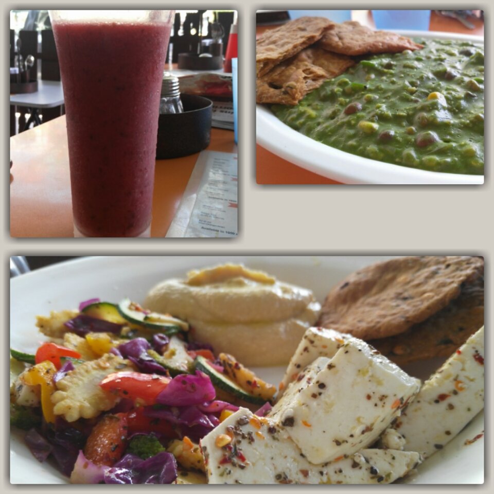 KaveaRChavali's tweet photo. I am a foodie and I know it
With so much food I show it😂
At my fav @pishus cafe
#mumbai #foodie #foodporn #nofilter https://t.co/x1OcfMtuPF