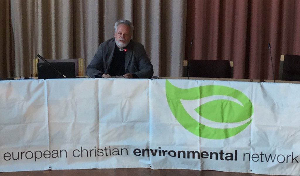 LennartRenofalt's tweet image. Ekologiska krisen inte bara ekologisk utan etisk. Både människor o natur exploateras. Heikki Huttunen CEC #ECEN2016