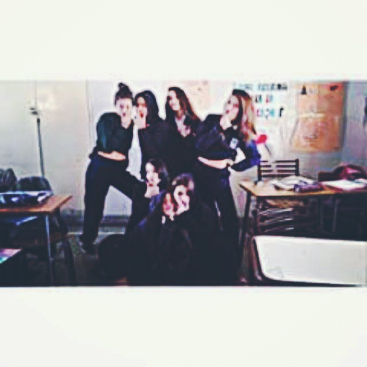 bluecrybaby19's tweet photo. (LPC) #BestFriends
๐๐๐ @GuilliBieber16 Lola, Katy, Breen, Abril, Sofi y yo #HighSchool16 https://t.co/w73H2SumAW