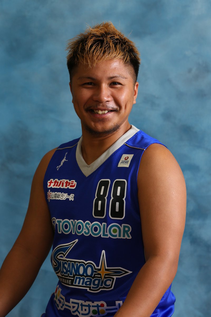 このたび島根スサノオマジックは、 #5 山本エドワード選手とB.LEAGUEの