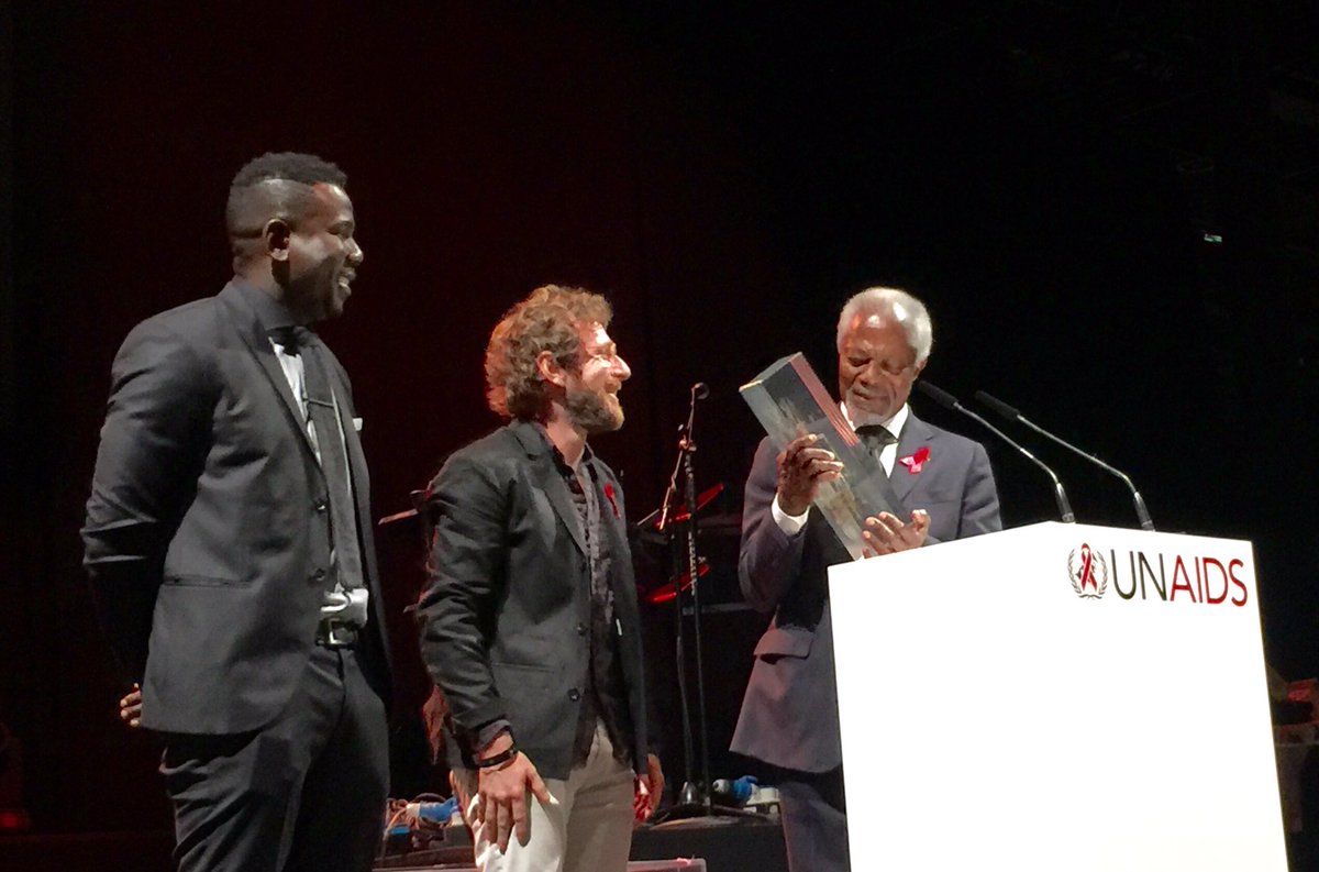 SaldanhaVP's tweet photo. @wallpapermag @JWP_Inc @simondepury @DesignMiami Thanks for supporting @UNAIDS to #EndAIDS #MakeAIDSHistory https://t.co/MTPgBtnDPo