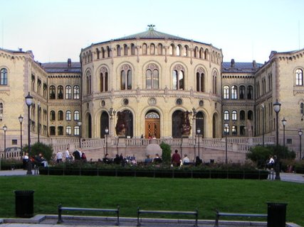 Engasjert #stortingsdebatt om #økologisk owl.li/Wsv5301eyRd