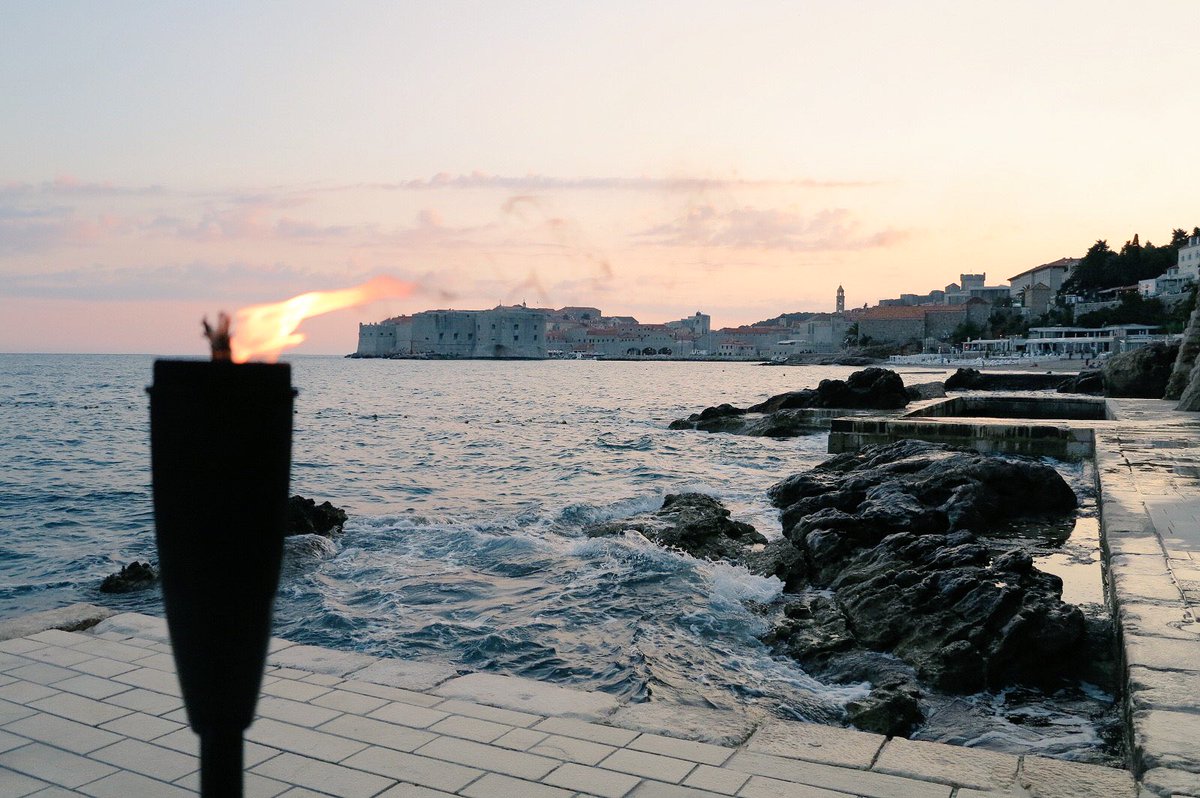 BIWEventProfsEU's tweet photo. Welcome drinks + sea breeze = happy guests #Enchanting #AdriaticSea #Events #Dubrovnik #HotelExcelsior #Luxury https://t.co/AbfCtitBXA