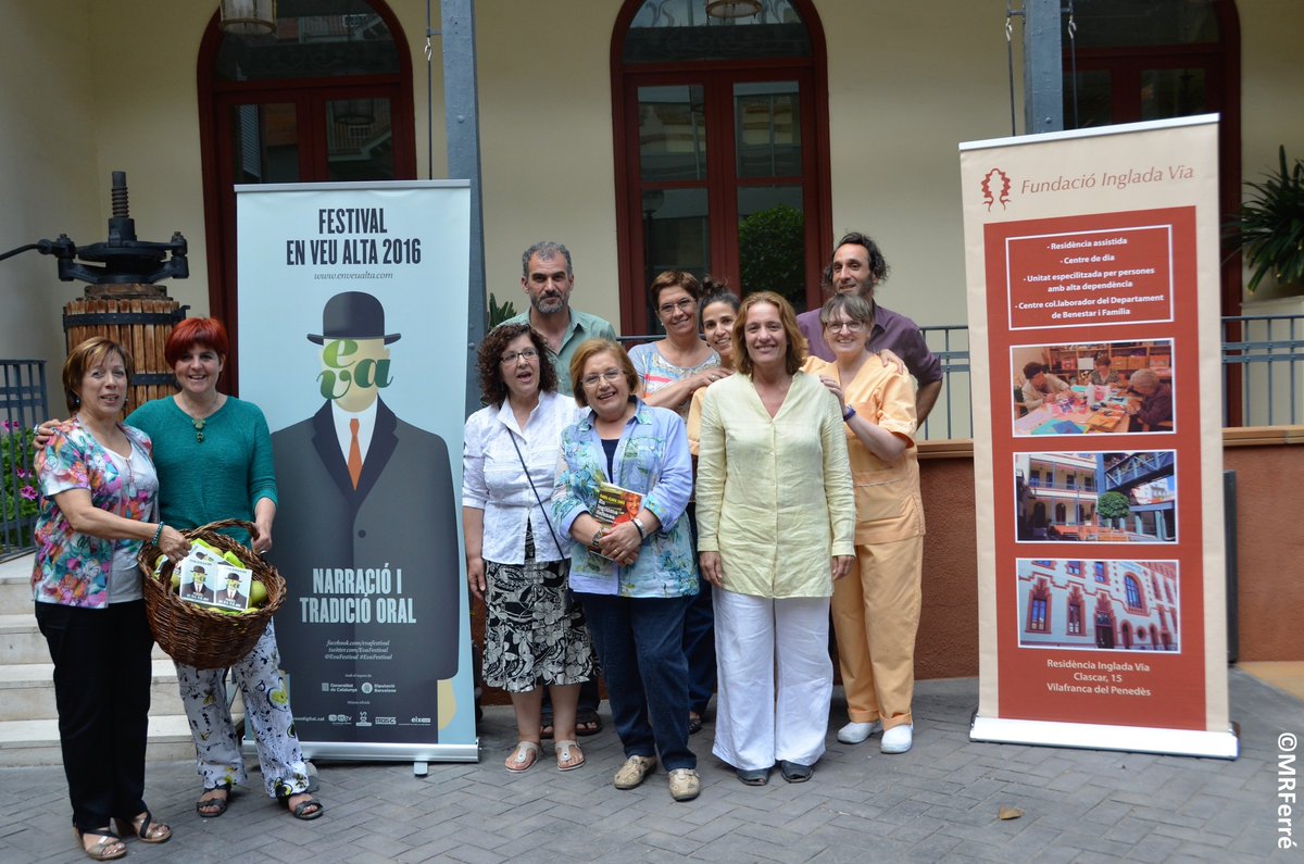 Ahir el <a href="/EvaFestival/">Festival EVA, En Veu Alta</a> pels nostres Residents. Moltes gràcies <a href="/MPadulles/">Marga</a> Fotos <a href="/MariaRosaFerre/">Maria Rosa Ferré 🍂</a> <a href="/JordinaBiosca/">jordina biosca</a>