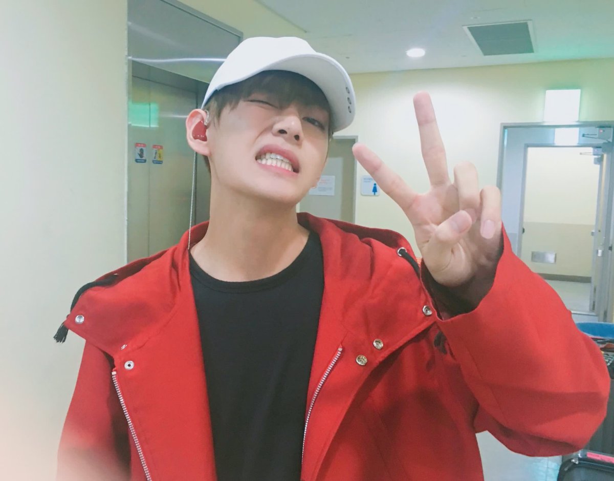 防弾少年 テテ キャップ 赤 BTSのテテ愛用キャップ フリマアプリ