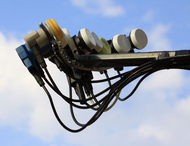 How to make a multifeed LNB bracket for your satellite dish pakogist.com/how-to-make-a-…