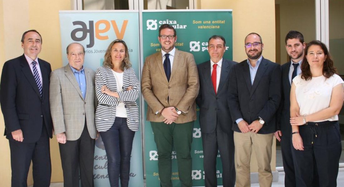 AJEValencia's tweet photo. 10 jóvenes empresarios forman la lista de finalistas del #PjeAJEV
El jueves los ganadores
https://t.co/FcvZaSX4ZF https://t.co/VY7W0maWBs