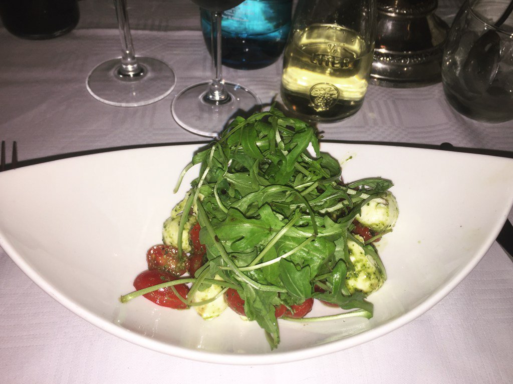cands_xo's tweet photo. Indulge in an evening riddled with romance at Maximillien Restaurant https://t.co/7VcN2Zf7rU https://t.co/DpBmsh9Glt
