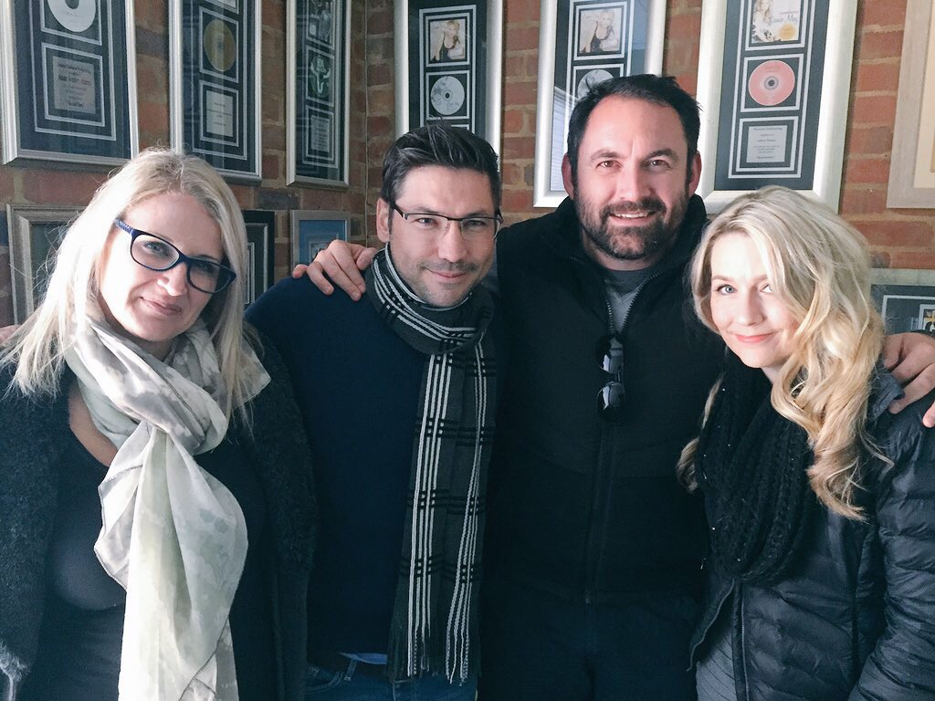 Welkom terug @DewaldWasserfal! Awesome om jou terug te hê!