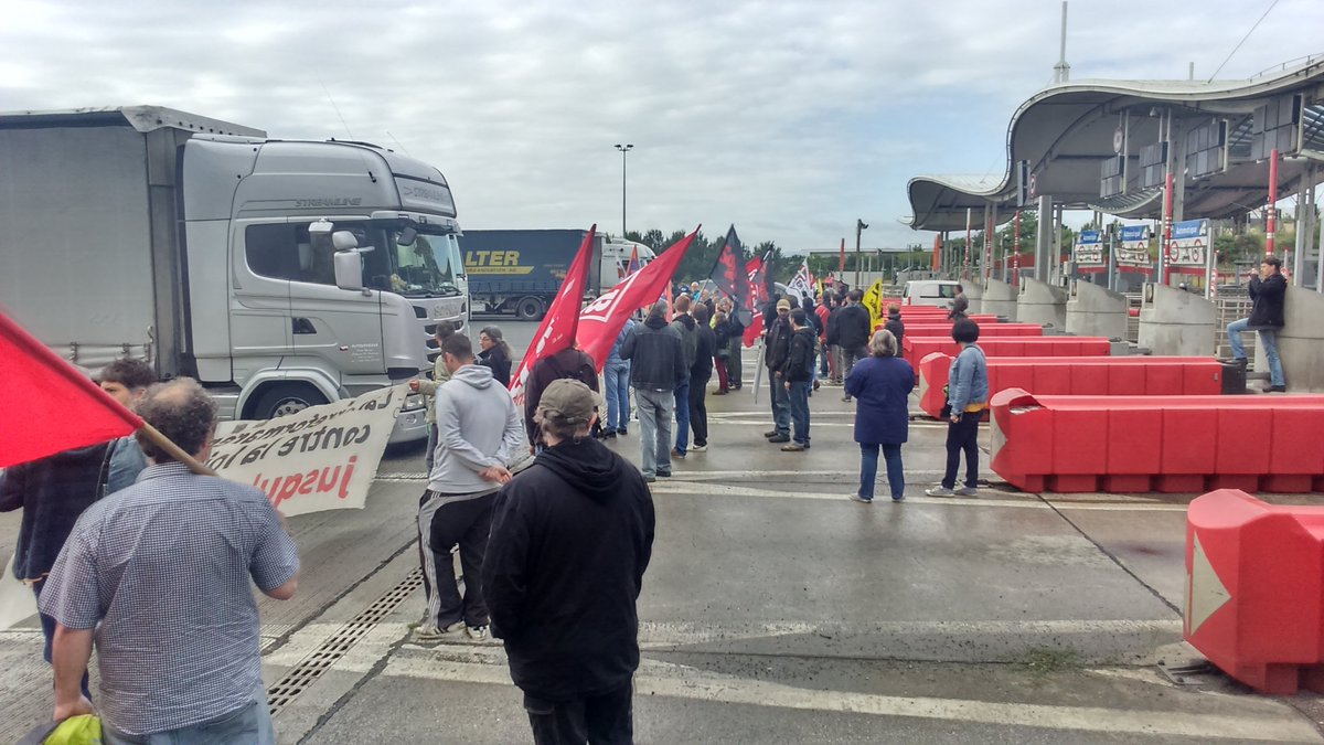 euskalirratiak's tweet image. Ekintza lan lege erreformaren kontra Biarritzeko pagalekuan