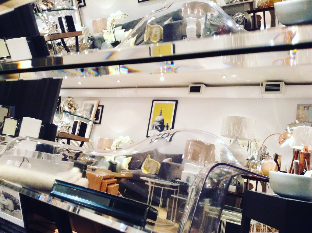 lippgoss's tweet photo. Mirror, mirror... @lippgoss #hollandpark #reflections #homeware #mirrors https://t.co/CeUXvRrZxb
