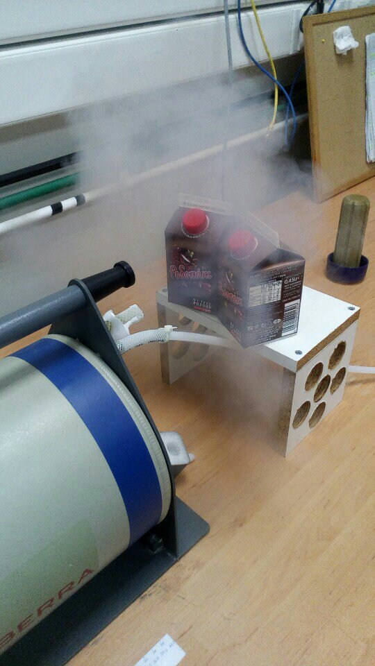ThanosStamatopo's tweet photo. #Liquid #Nitrogen #frozen #choco #milk! #rodopaki #frozen #liquidnitrogen (at @ntua) https://t.co/9IP7xu4Z72 https://t.co/0wLoKMg4sq