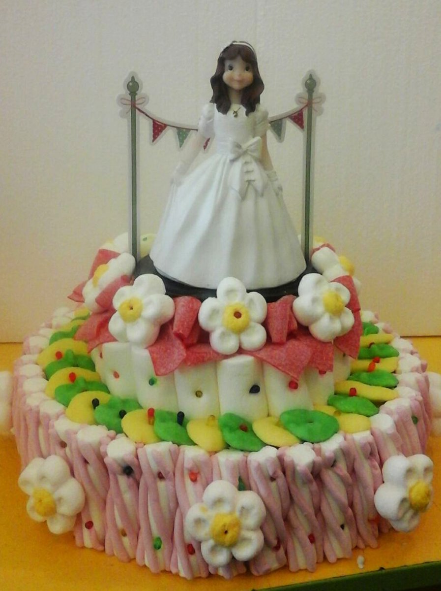 paradadulcepd's tweet photo. Hoy os enseñamos esta tarta de comunión que hemos hecho ¿qué os parece? 🍰#tartas #celebraciones #paradaDulce #gomis https://t.co/XbMzJPcDa6