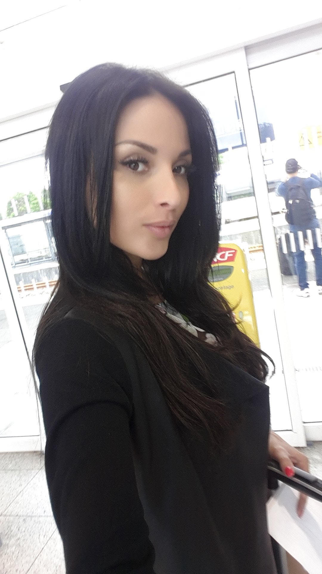 Tw Pornstars Anissa Kate Twitter In The Train Station To Paris