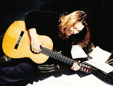Demain à <a href="/ArchipelAurore/">L'Archipel</a>, #concert de la grde #guitariste <a href="/LiatCohen/">Liat Cohen</a> au profit d'<a href="/AssoAurore/">Association Aurore</a> bit.ly/1YnNokG