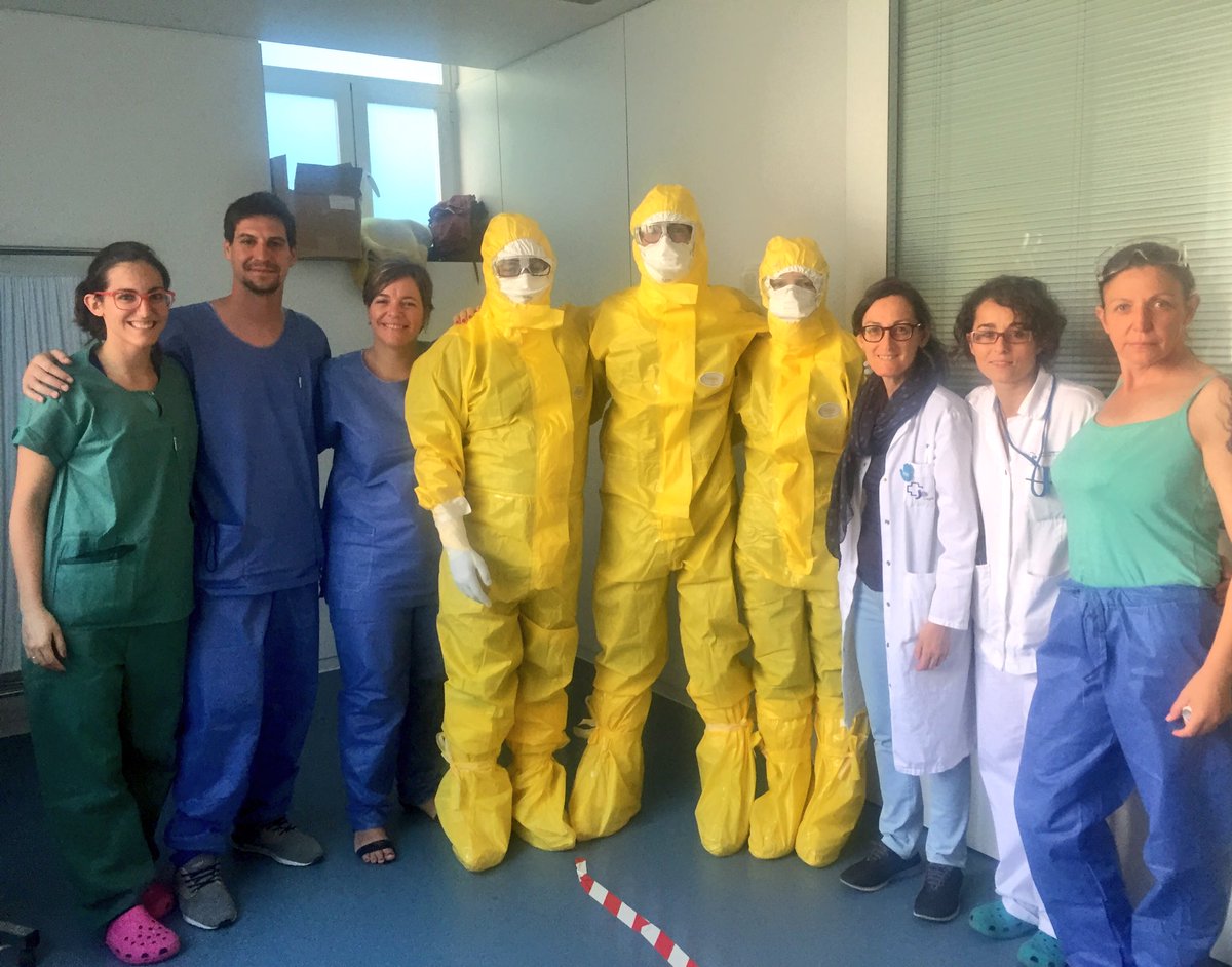 Genial el taller de Equipos de Protección Individual de #Ébola de este curso #VirusEmergentes en <a href="/quironsalud/">quirónsalud</a> FJD