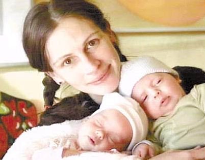Julia Roberts & husband Danny Moder reportedly used IVF to conceive their  twins Hazel & Phinnaeus, now 2 years old.