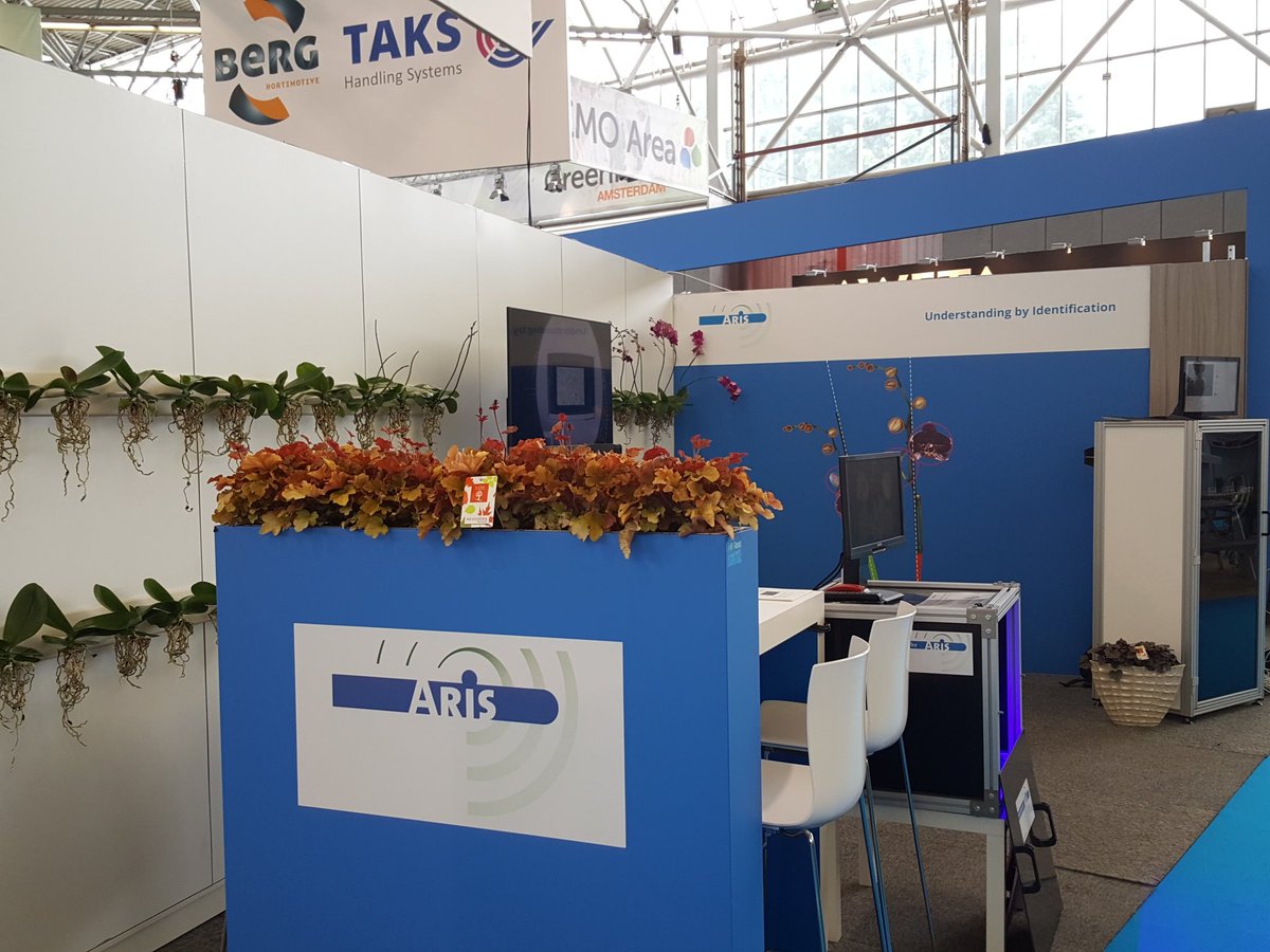 Arisbv's tweet photo. @Arisbv @GreenTechRAI #phalaenopsis analyzing #phenotyping #multispectral plant boxes. https://t.co/JWhjqA82lO