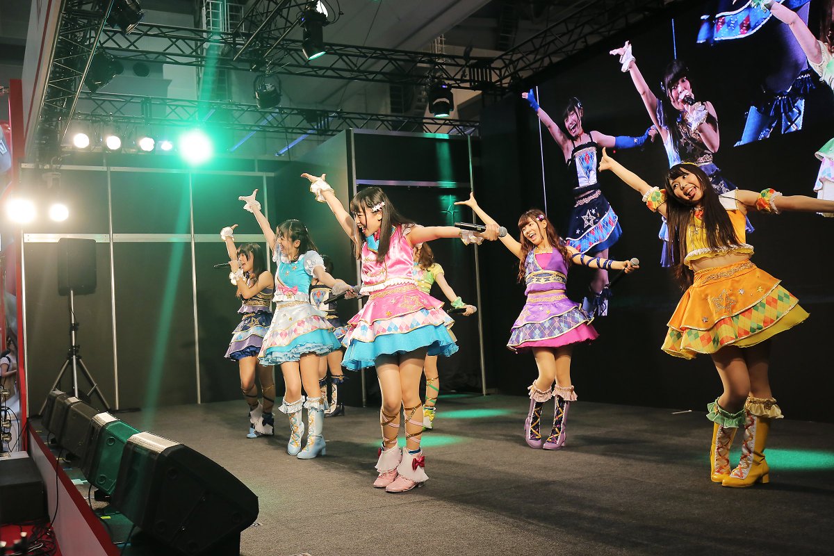アイカツ シリーズ データカードダス公式 Twitterissa 東京おもちゃショー16のイベントレポートを公開中 Aikatsu Stars による学生証登録者数万人突破記念スペシャルライブを行ったよ アイカツスターズ T Co M3qeezzyk6