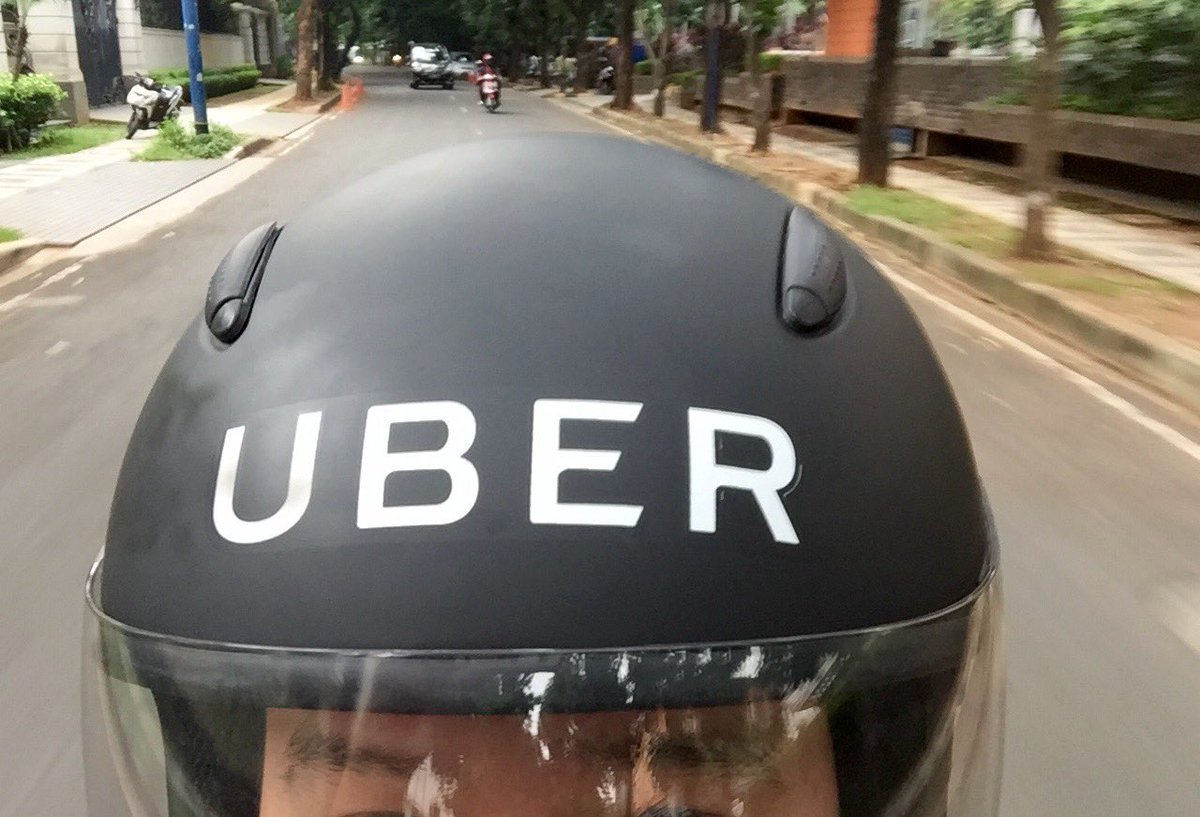 freeyudis's tweet photo. @Uber_JKT is THE ONLY reliable ojek at rush hour in mega kuningan. @gojekindonesia &amp; @GrabID need to learn from them https://t.co/N9mS0ImwQQ