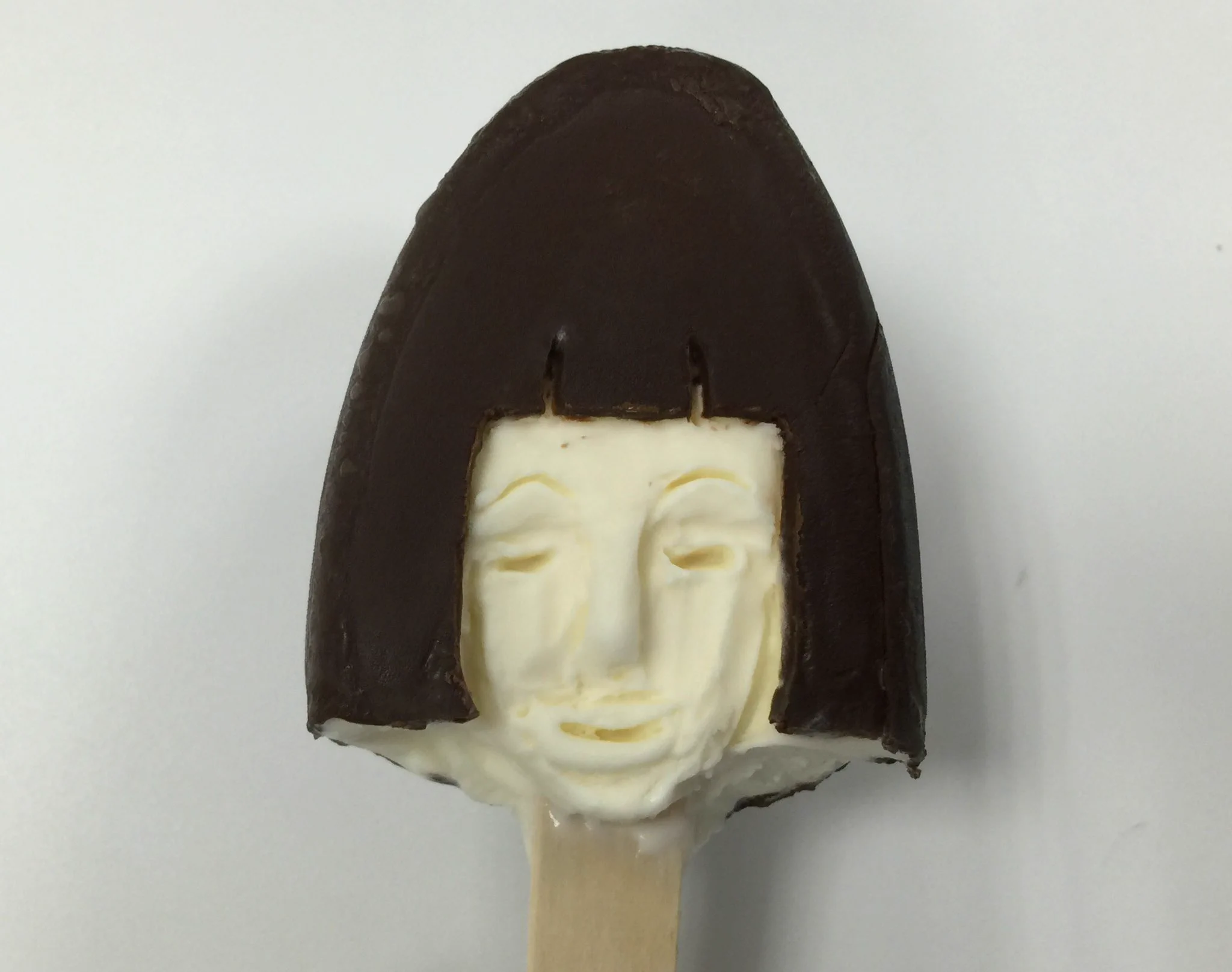 パルムを使っておかっぱ少女創作ｗアイスクリーム彫師の職人技が凄過ぎるｗｗｗ