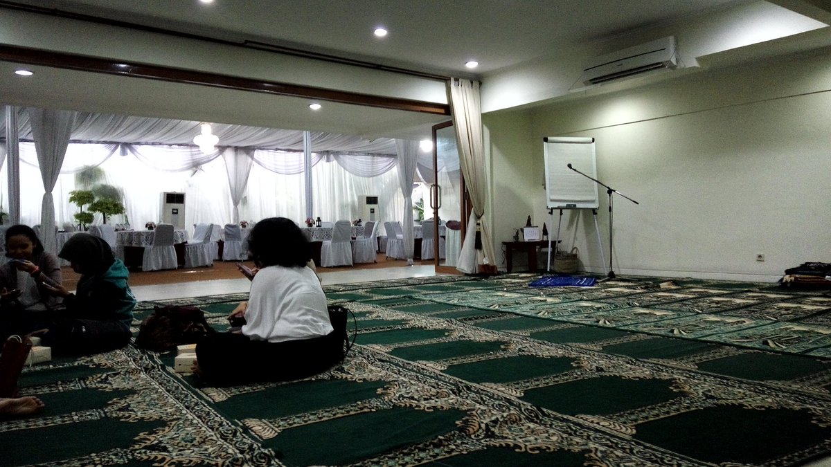 bersama kawan2 relawan <a href="/Hardiknas2016/">Bulan Dikbud</a> siap bukber bareng Pak <a href="/aniesbaswedan/">Anies Rasyid Baswedan</a>